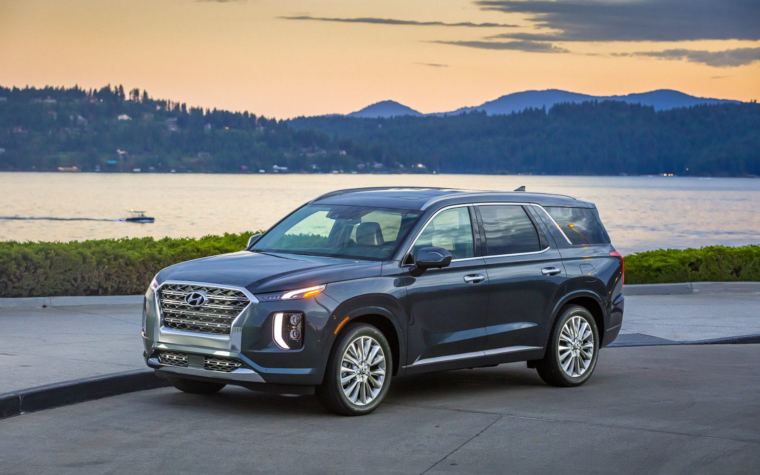 Comparison Hyundai Palisade Calligraphy 2021 vs BMW X7 xDrive40i